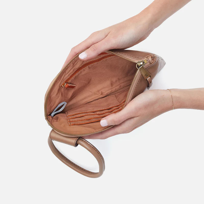 HOBO Sable Wristlet Polished Leather | Cashmere