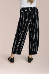 Sympli Narrow Lantern Pant Print | Cecily Black