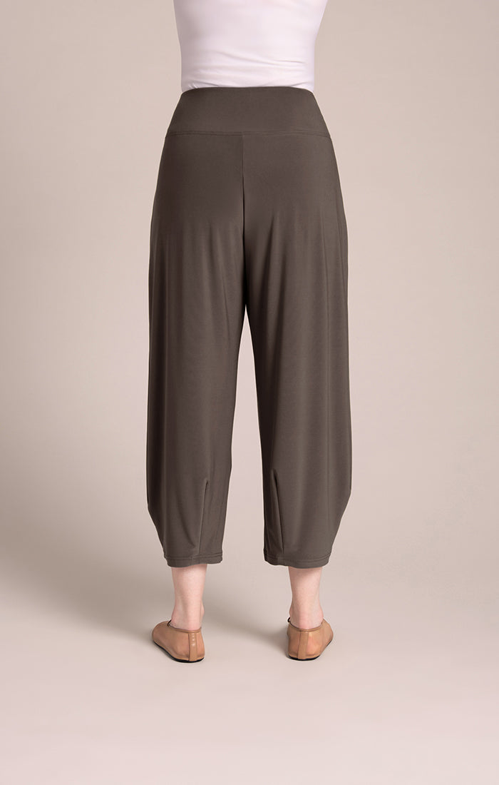 Sympli Narrow Lantern Pant |Tapenade