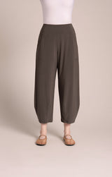 Sympli Narrow Lantern Pant |Tapenade