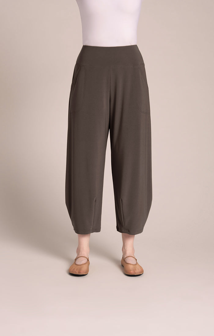 Sympli Narrow Lantern Pant |Tapenade